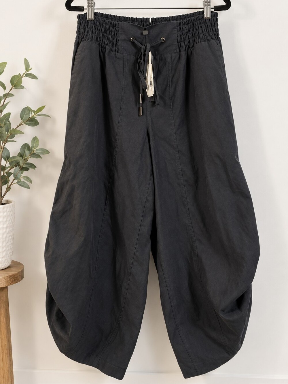 NWT Gabby Isabella Tie Hem Flowy Pants – Black – Size M